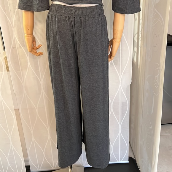 Woman’s Top + Wind leg Pens Set🌺 - Picture 10 of 13